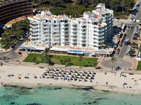 Beachside apartment in Cala Millor